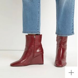 NIB wedge ankle boot